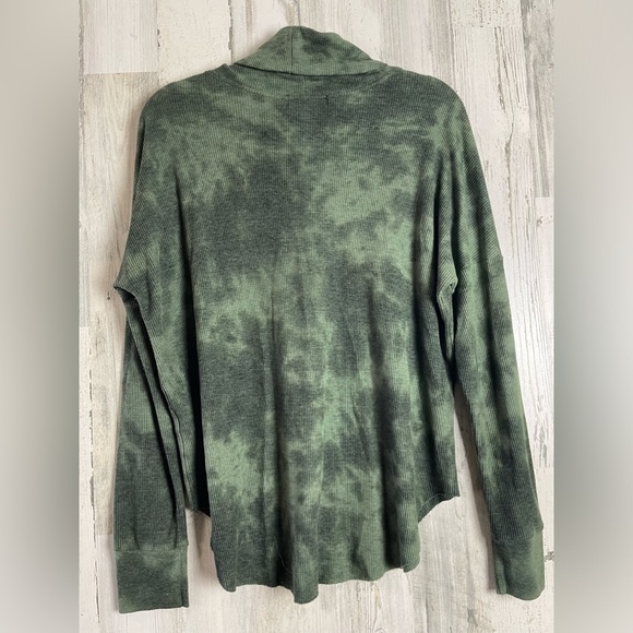MICHAEL STARS GREEN CAMO TIEDYE TURTLENECK SWEATER SIZE M - Picture 3 of 3